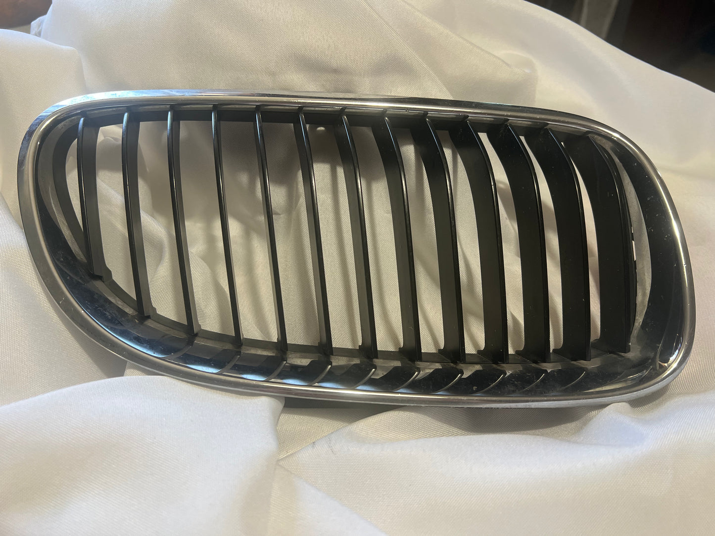 2011 2012 2013 BMW E92 E93 Front Right Passenger Kidney Grille 51137254972 OEM