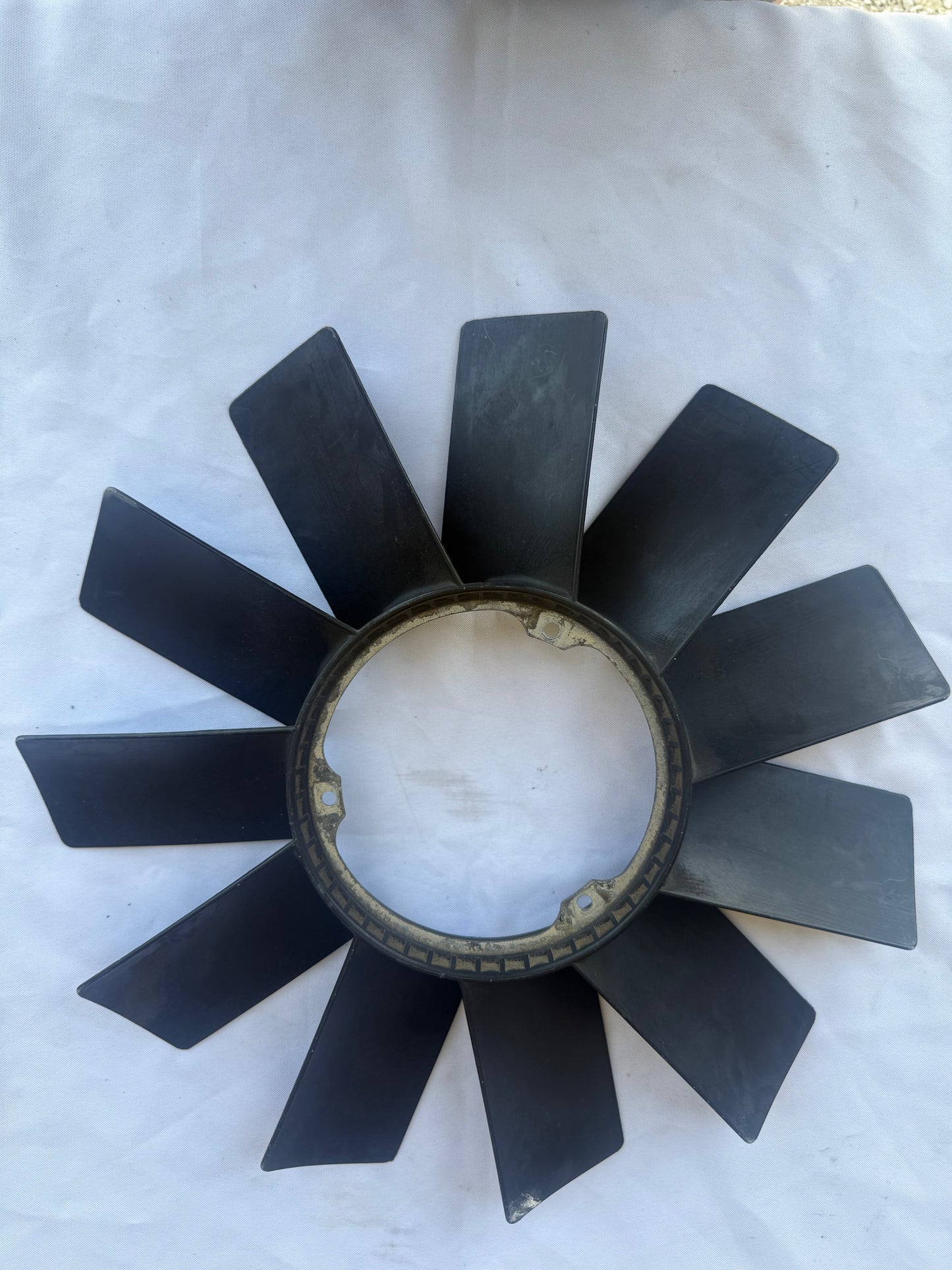 URO Parts BMW E36 E39 E46 X5 Z3 E39 E32 11 Blade Radiator Fan 11521712058