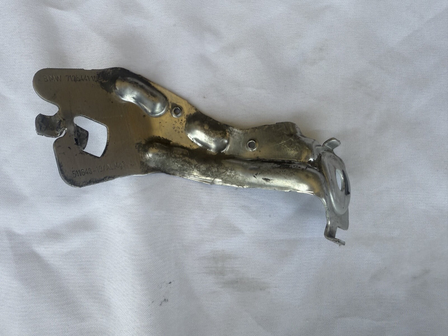 OEM Genuine BMW Center Underfloor Panelling Bracket E90 X1 E82 51757125441