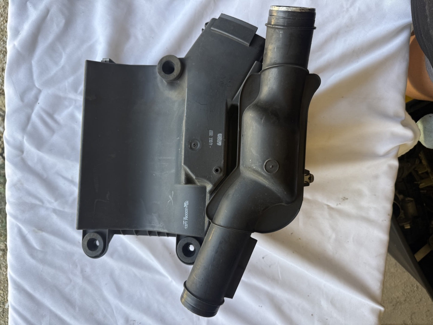 BMW OEM Intake Muffler E90 E91 E92 E93 E60 E61 13717556547