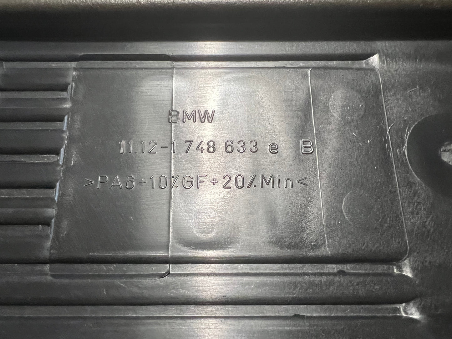 BMW E36 E39 BMW M52 Engine Cover 11121748633 323i 328i 528i Z3 OEM