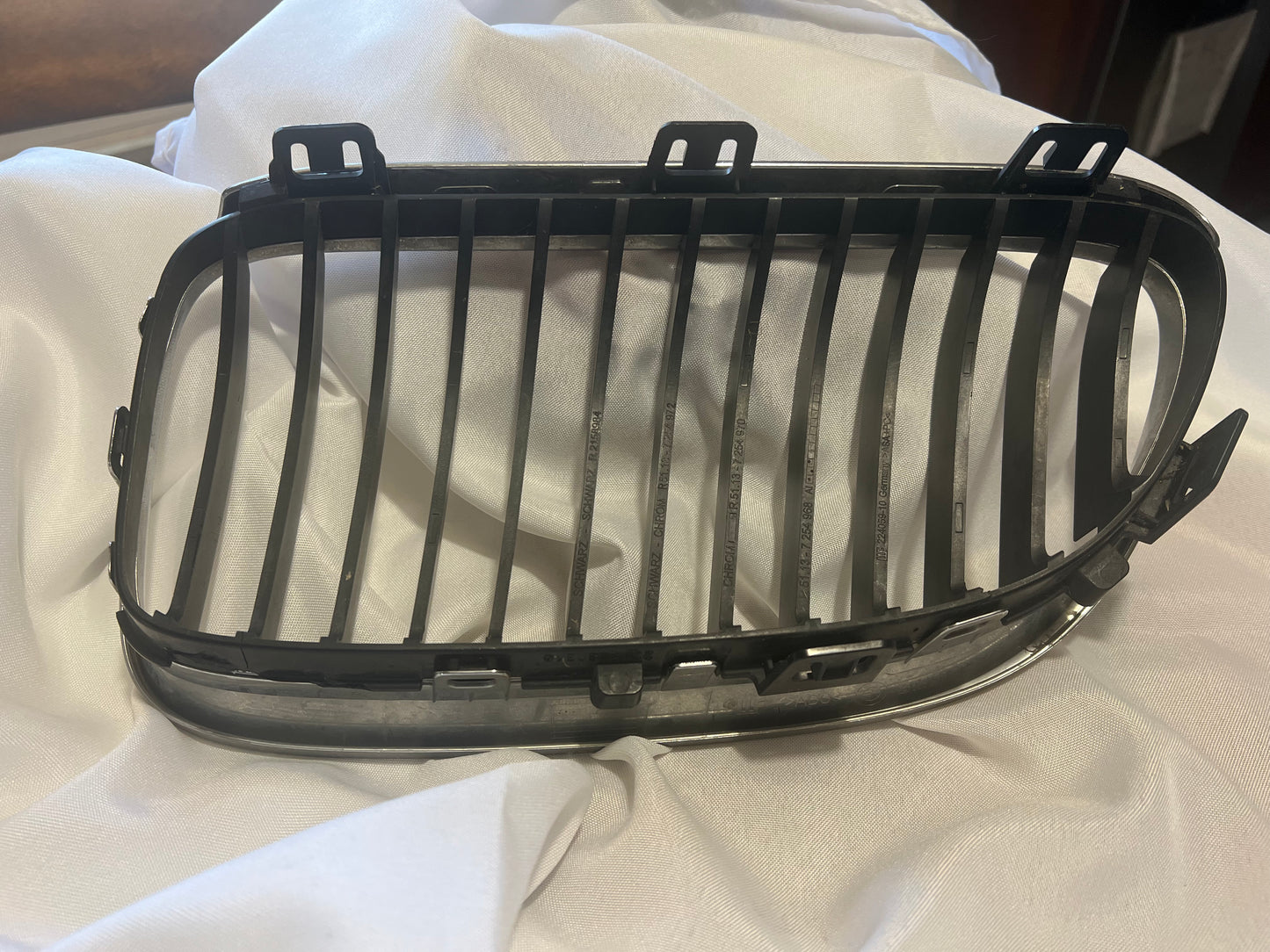 2011 2012 2013 BMW E92 E93 Front Right Passenger Kidney Grille 51137254972 OEM