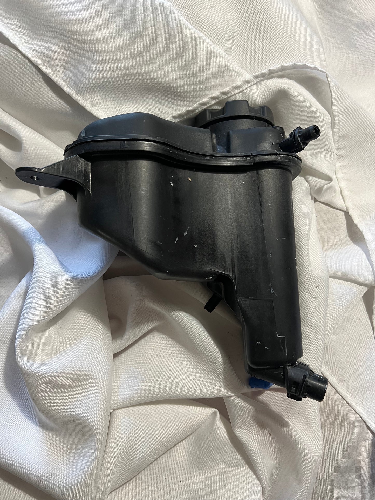 URO Parts 16921 BMW 1 Series 3 Series X1 Z4 Expansion Tank 17137640514