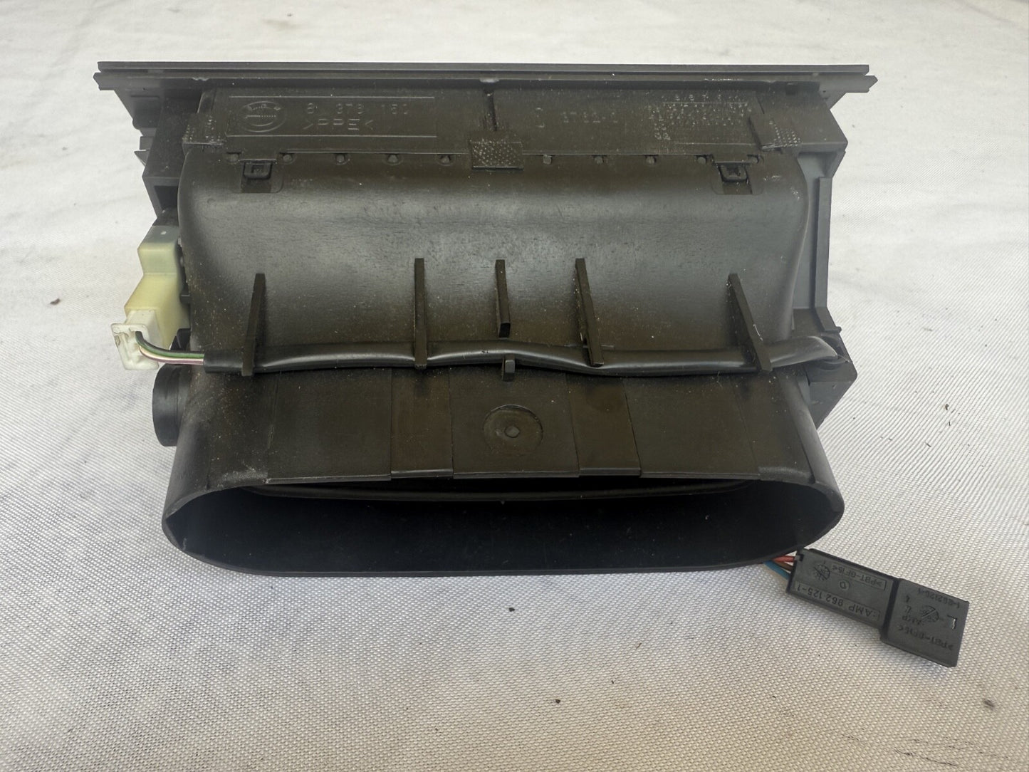 BMW OEM E39 Rear Air Vent 64228376150